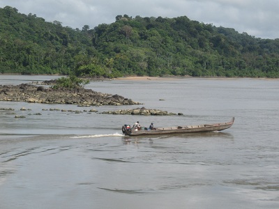 Pirogue sur le Maroni comme du temps d'Henri Coudreau