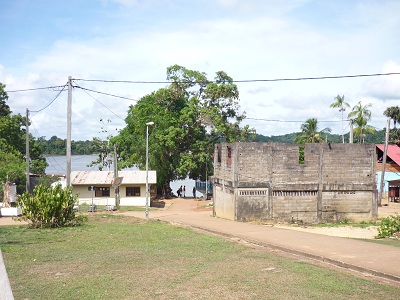 Rue du village d'Apatou