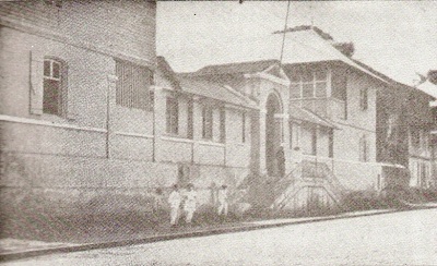 Carte postale des années 1900 du collège Eugène Nonon où enseigna Henri Coudreau